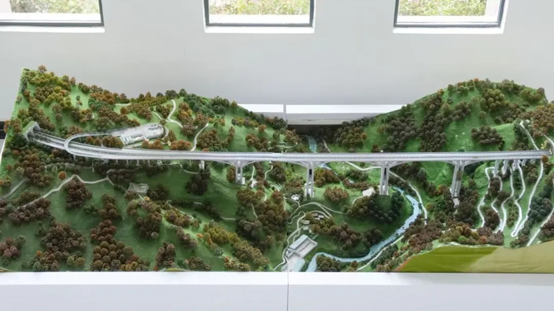 貴州理工學院“山區橋梁教育教學基地”啟用。