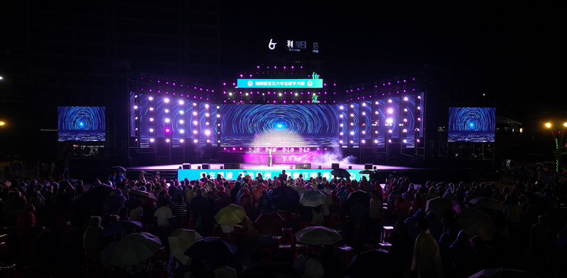 比賽現場氣氛熱烈。