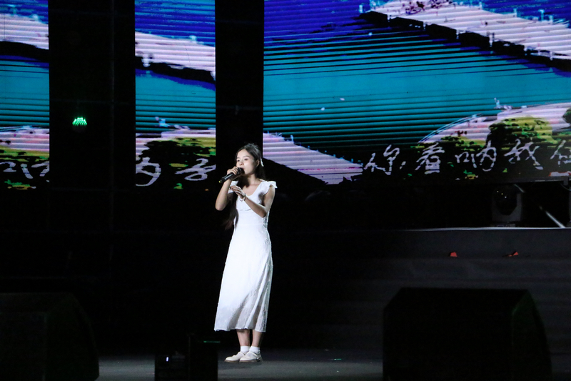 選手在比賽中全情投入,用歌聲唱響夢想舞臺。