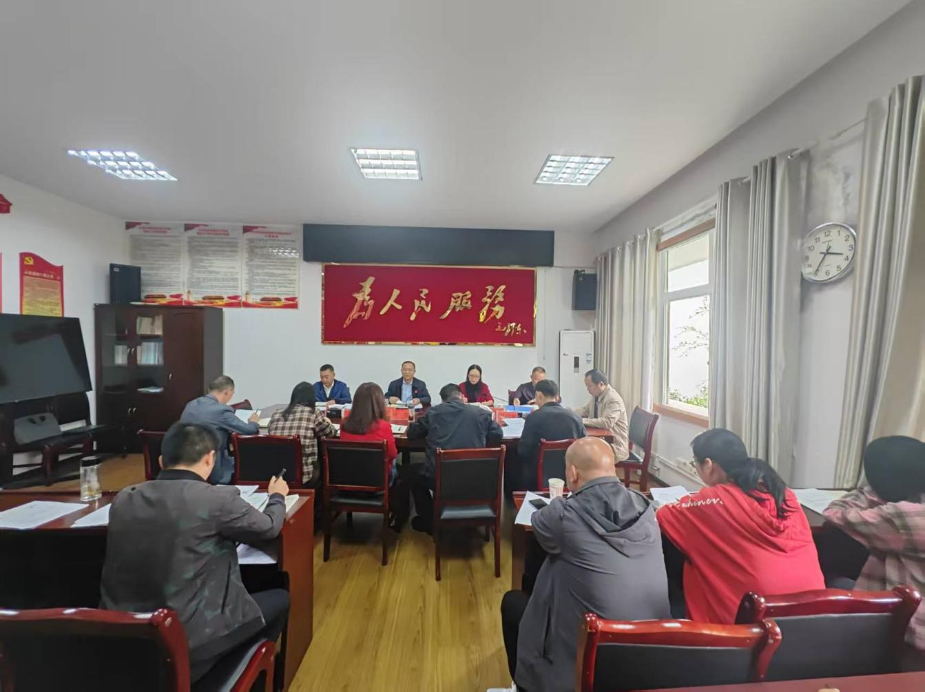 圖為黔西南州委老干部局傳達學習會議現場。