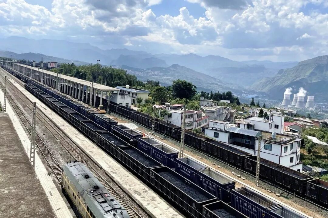 發耳站是承擔水紅鐵路客貨運輸的重要站點之一。