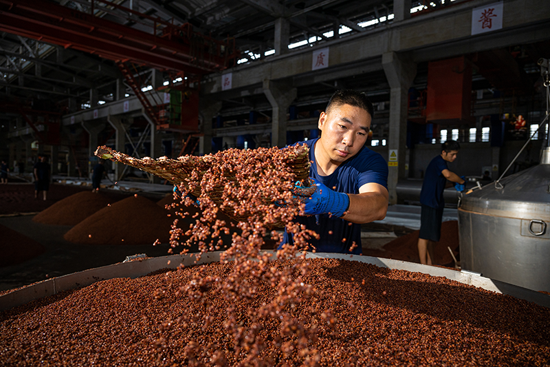 潤糧現場。