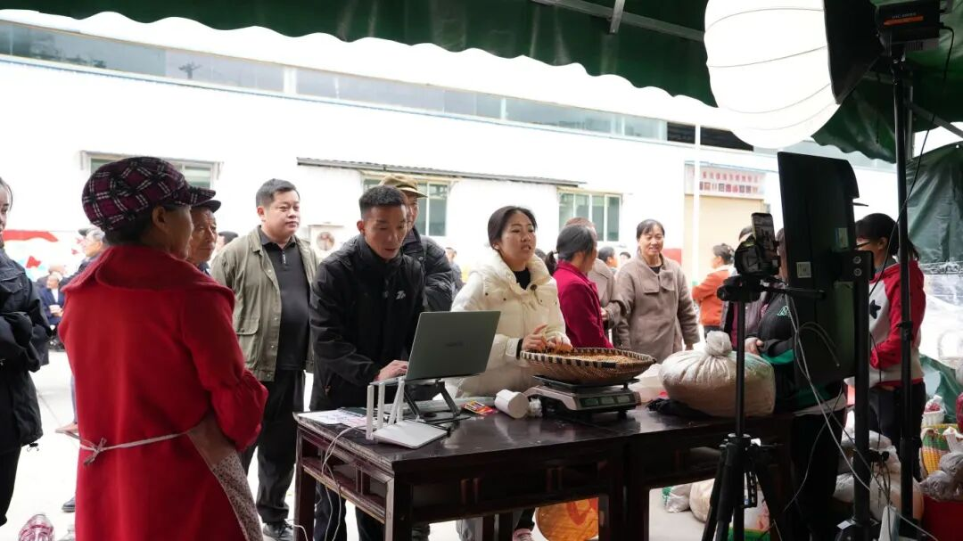 圖為蕉壩鎮“村抖”直播現場。