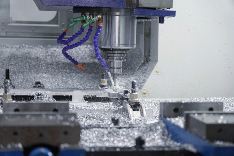 貴州熠景航空科技有限公司正在開足馬力生產的設備。