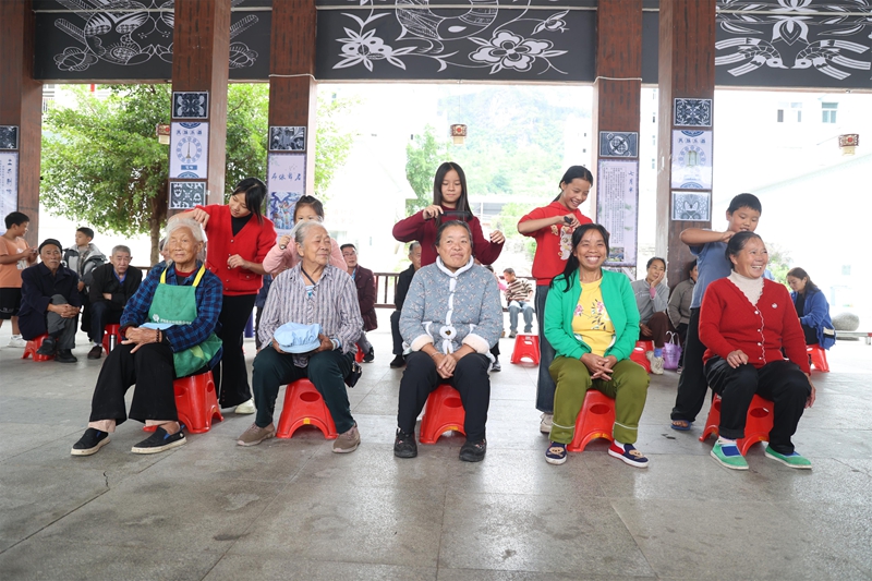 梳暖重陽敬長輩活動.jpg