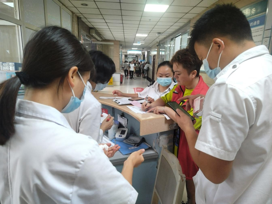 圖片社區工作人員協助辦理手續1