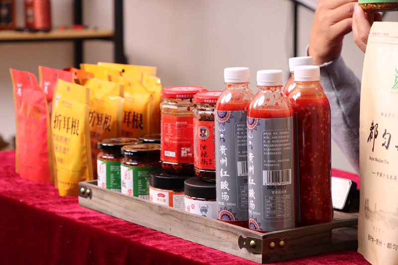 獨山“村播”打通農貨出村“最后一公里” 。