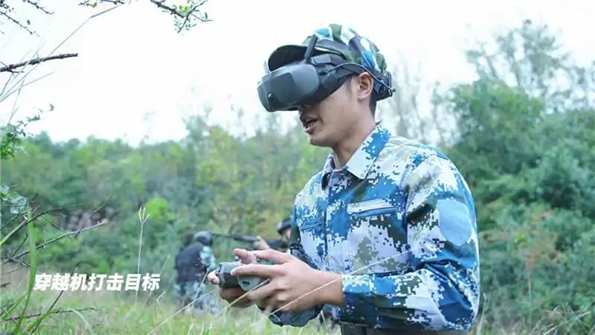 貴工商軍訓上演“十八般武藝”。