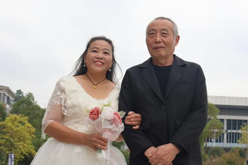 重陽暖校園：貴州交職大用鏡頭為“校園守護者”定格幸福瞬間。