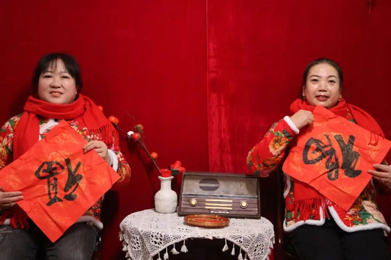 重陽暖校園：貴州交職大用鏡頭為“校園守護者”定格幸福瞬間。