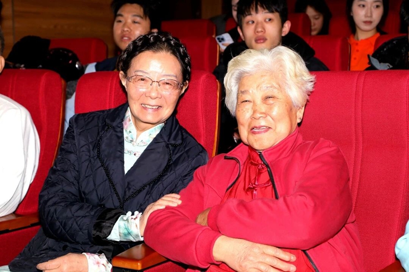 貴州師范學院老年節歡慶會現場。