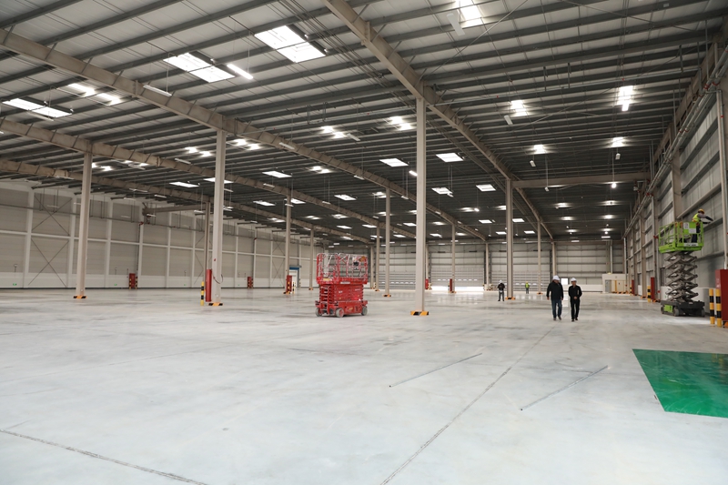 二期項目B01、B03庫房正在進行收尾工程。李齊 攝.jpg