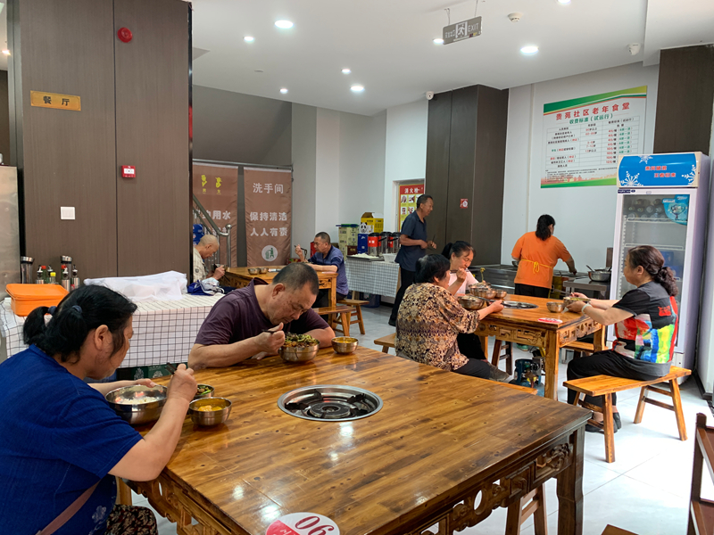 仁山街道貴苑社區老年食堂。