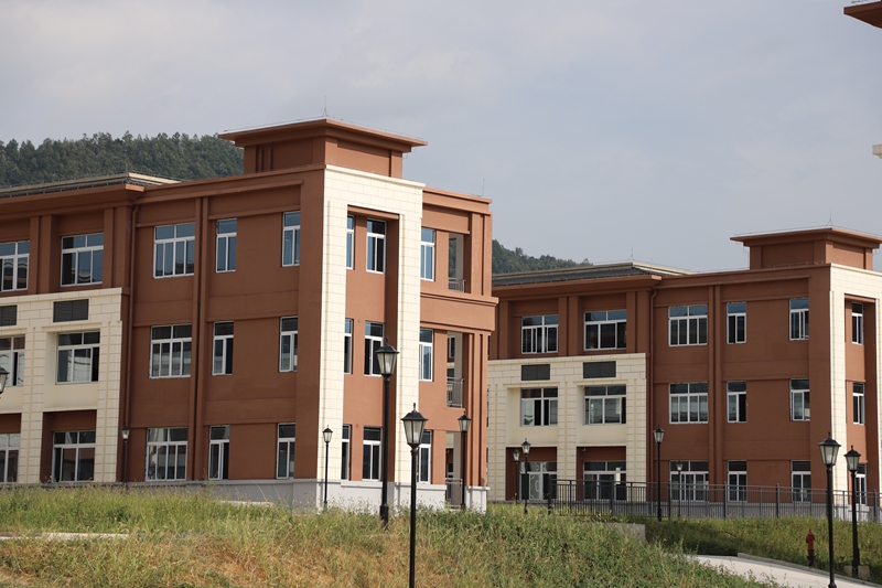 茶園鎮初級中學新校園一隅 金莎  攝.JPG