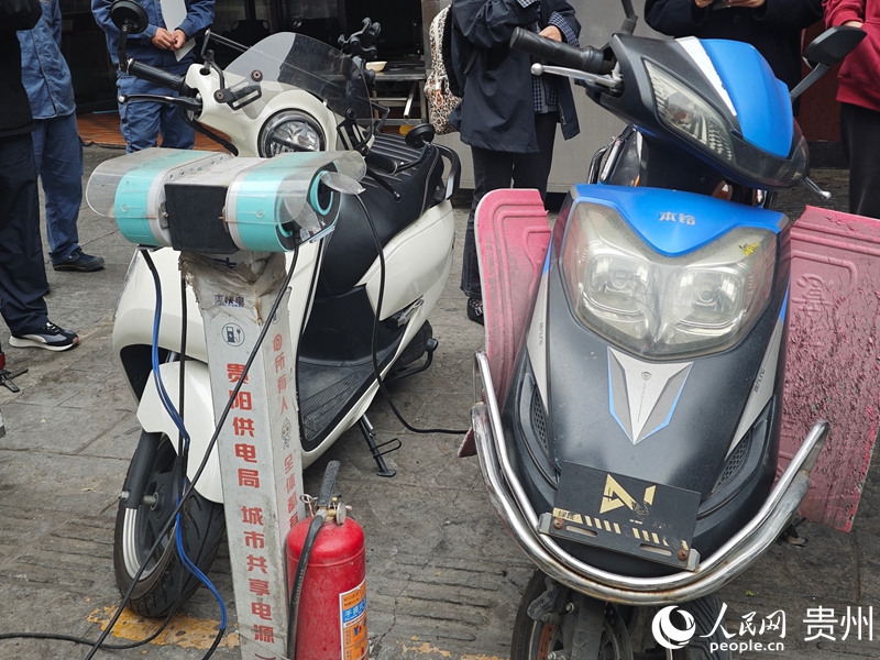 貴陽太平路街區的共享充電樁。人民網 黃小桃攝