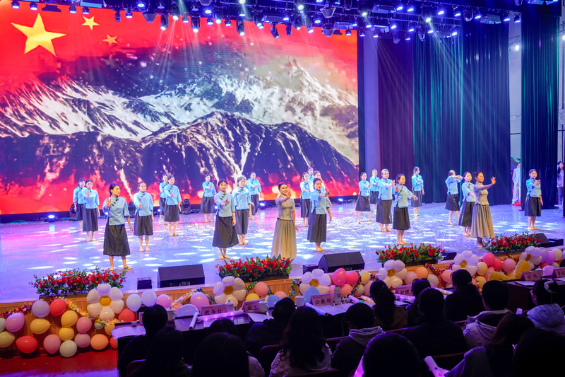 學生文藝演出。