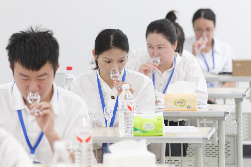 仁懷遴選11名品酒師備戰全國頂級白酒品評賽事。仁懷市委宣傳部供圖.jpg