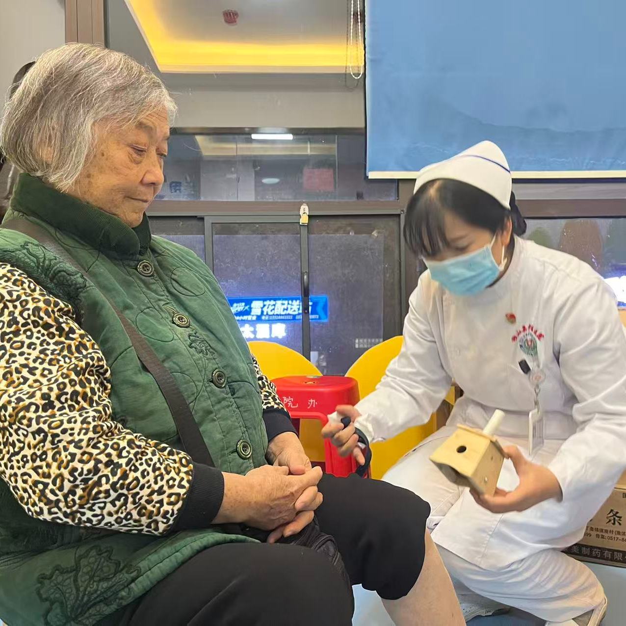 為切實解決群眾日常就醫問診需求，10月21日至22日，貴州省獨山縣中醫醫院組織中醫護理門診專家......