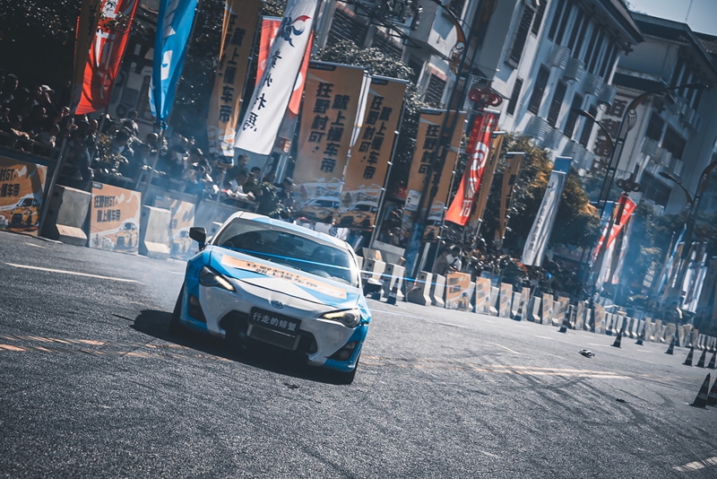 激烈的比賽現場。