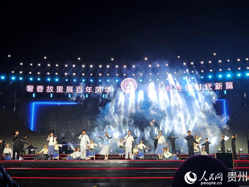 1、文藝晚會表演。人民網 黃小桃攝