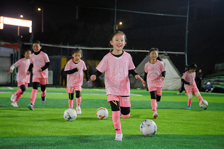 正在訓練的”小木蘭“們。聞雙攝