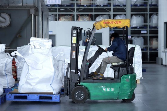 工作人員正在作業。人民網 顧蘭云攝