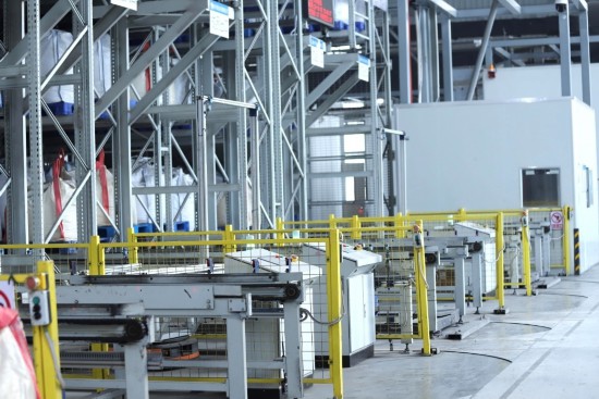 成品入庫平臺。人民網 顧蘭云 攝