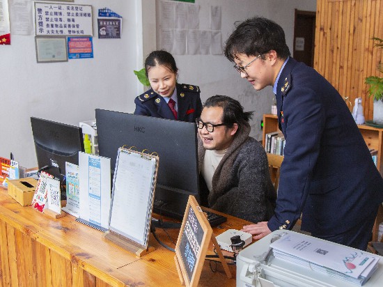 “云端辦稅”進民宿 智慧服務零距離。