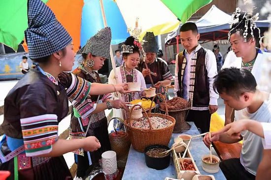 龍額鎮以“油茶”為墨 描繪鄉村“幸福色”。